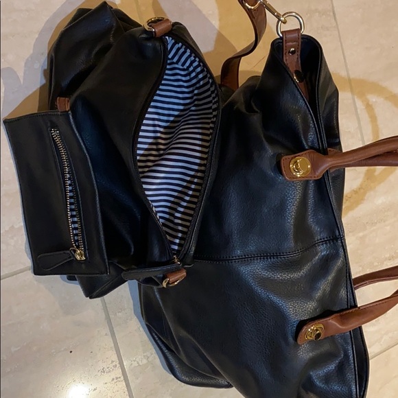 Travel shoulder bag - Picture 2 of 5